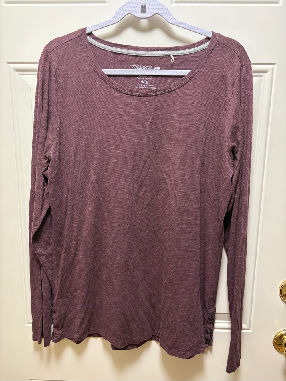 Toad&Co Maroon Heathered Crew neck long sleeve Tee with button side detail XL